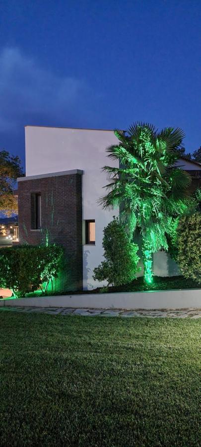 Heaven Luxury Villa 네아 로다 외부 사진