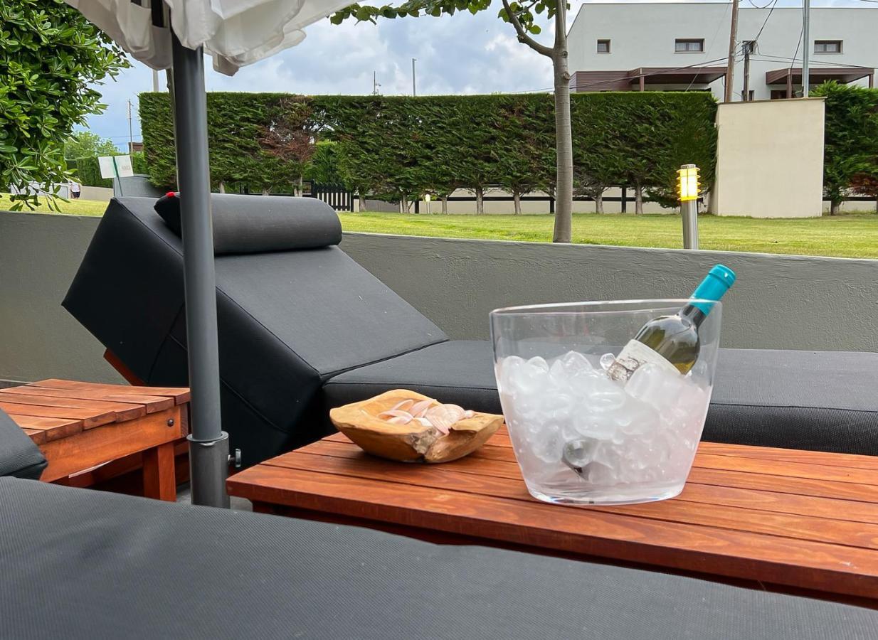 Heaven Luxury Villa 네아 로다 외부 사진