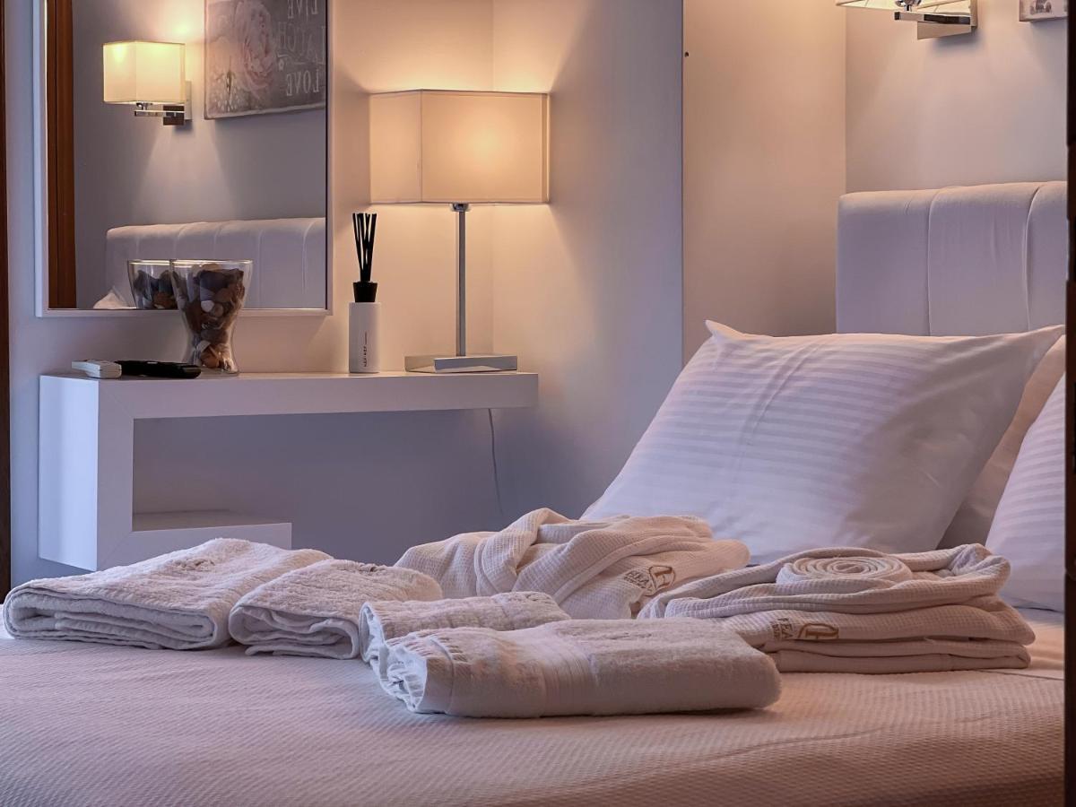 Heaven Luxury Villa 네아 로다 외부 사진