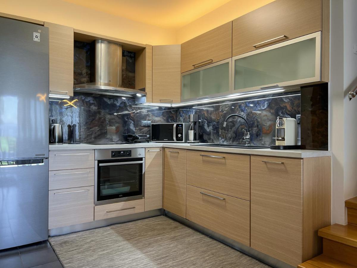 Heaven Luxury Villa 네아 로다 외부 사진