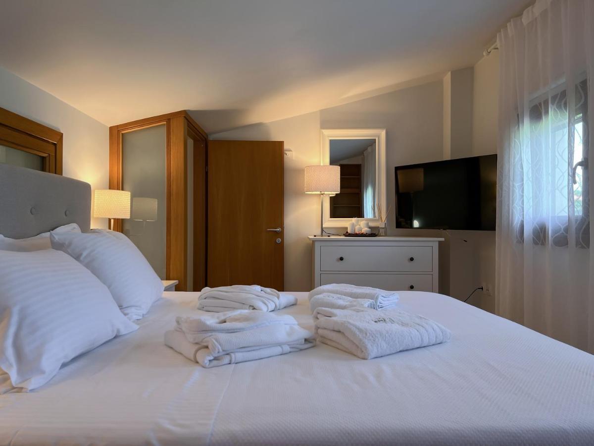 Heaven Luxury Villa 네아 로다 외부 사진