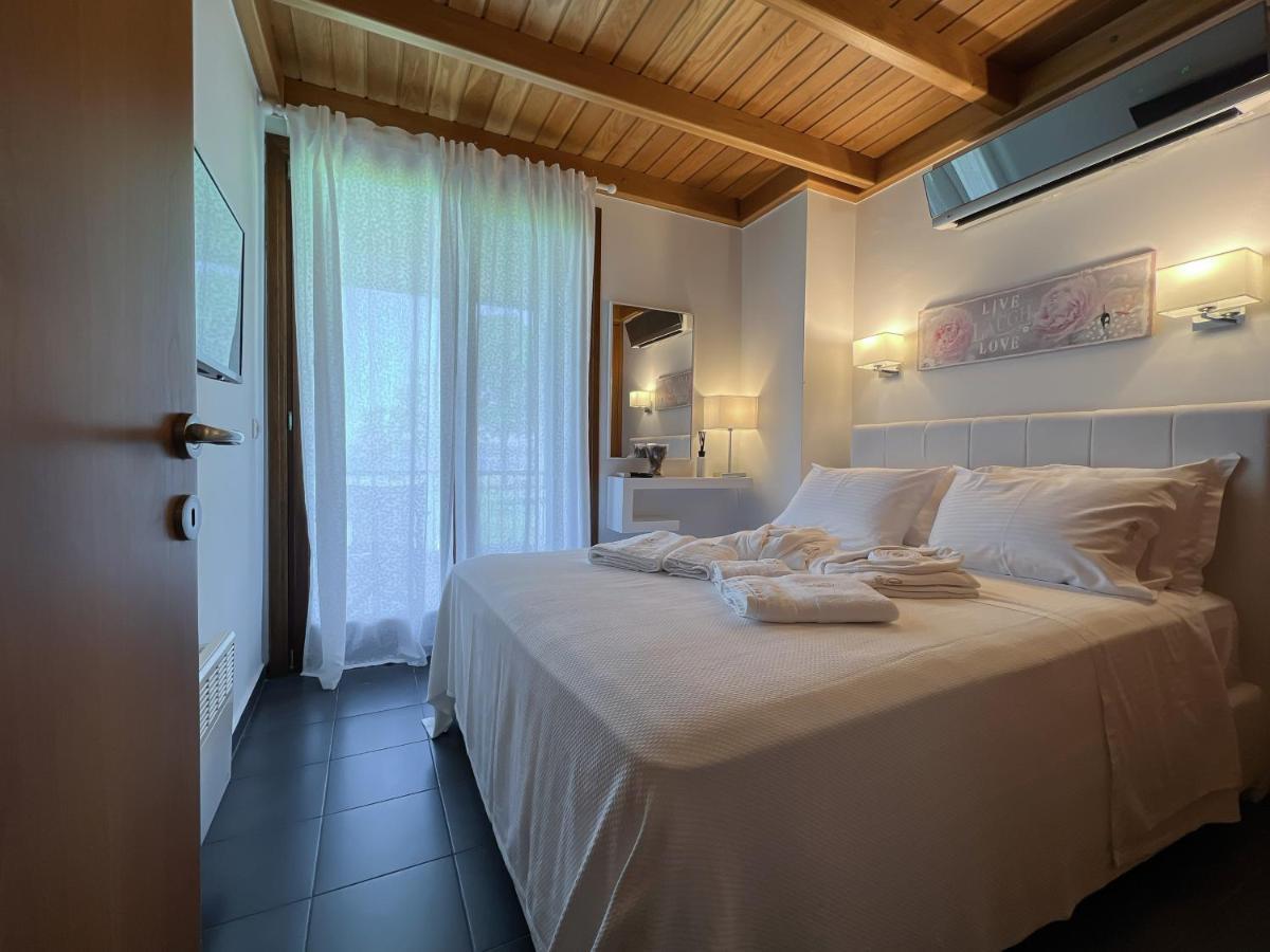 Heaven Luxury Villa 네아 로다 외부 사진