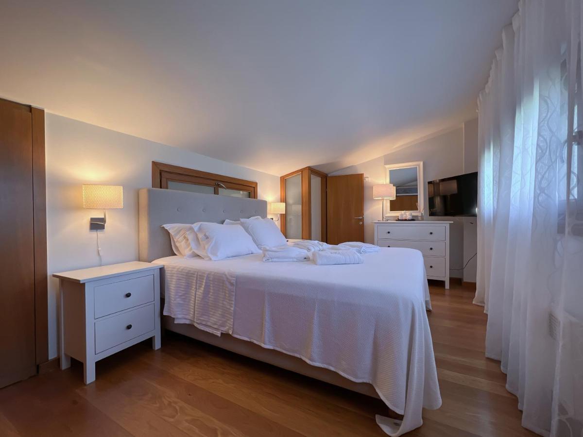 Heaven Luxury Villa 네아 로다 외부 사진