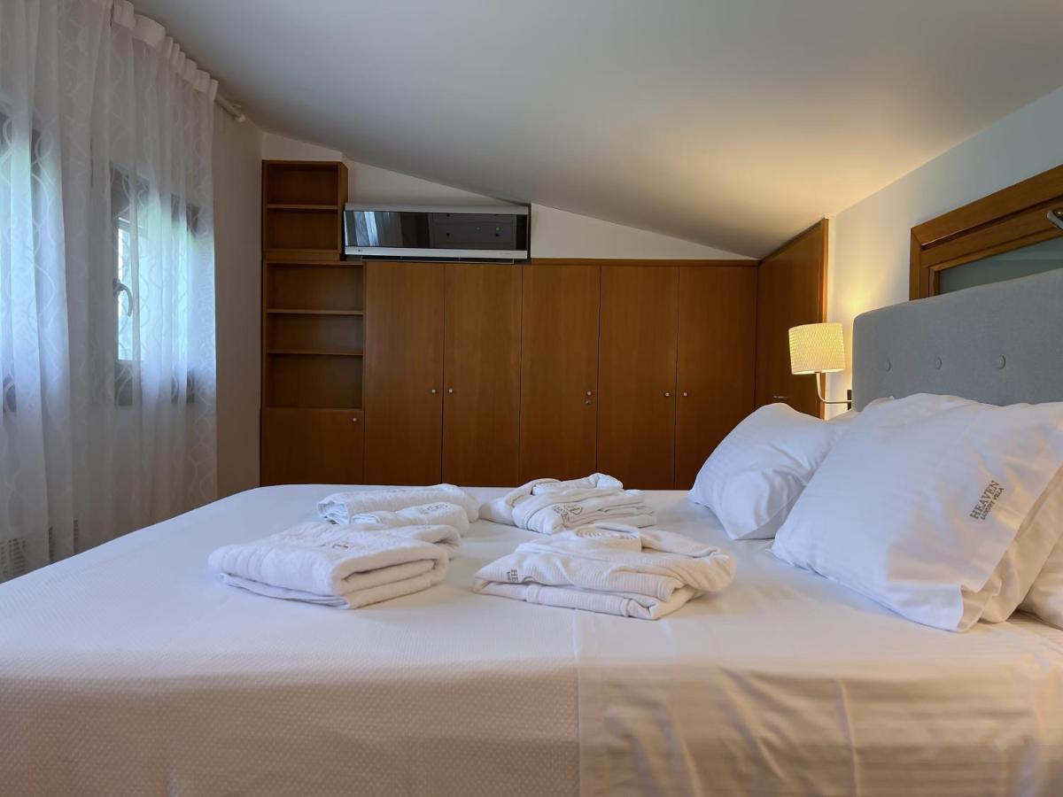 Heaven Luxury Villa 네아 로다 외부 사진