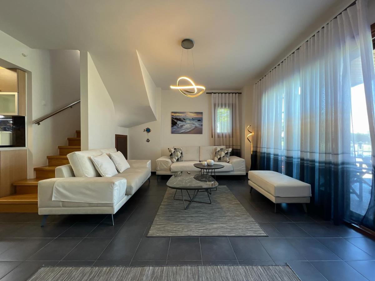 Heaven Luxury Villa 네아 로다 외부 사진