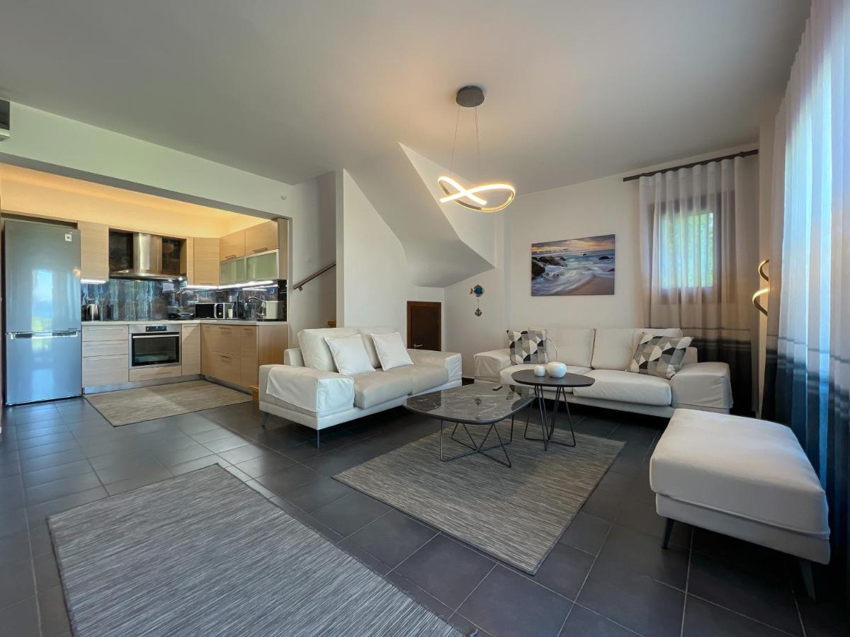 Heaven Luxury Villa 네아 로다 외부 사진